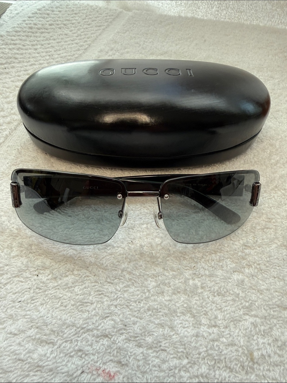 Gucci GG1797 Unisex Rimless Sunglasses in Black and Gray Gradient